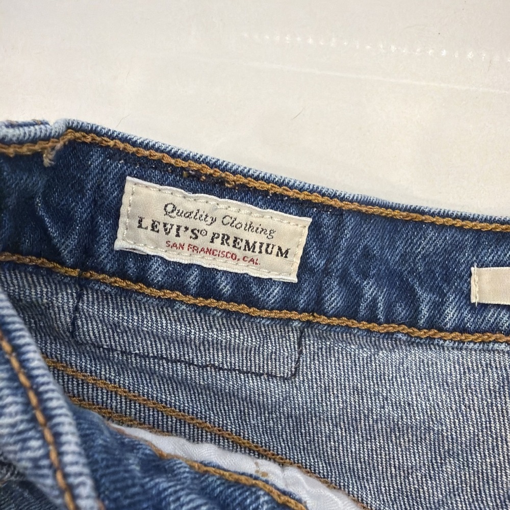 Women's Levis Ribcage Shorts Blue Denim Raw Hem High Rise Button Fly Size 26 - Picture 3 of 5